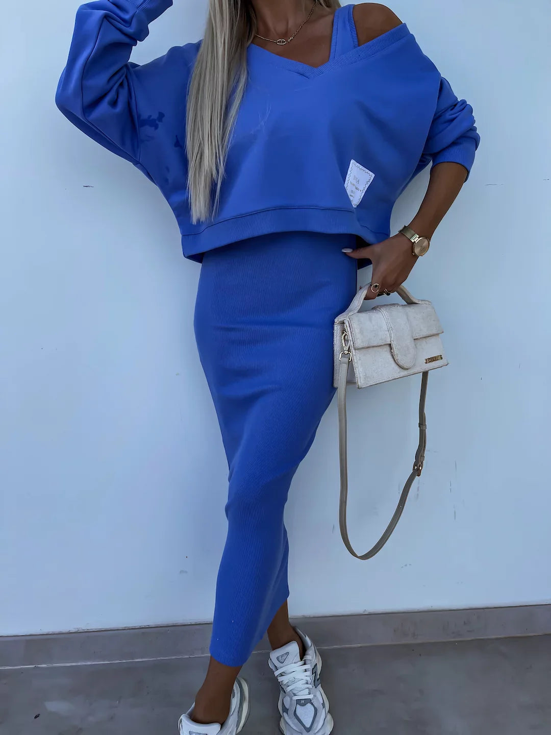 Aglaé – Robe mi-longue audacieuse et élégante avec sweat-shirt oversize